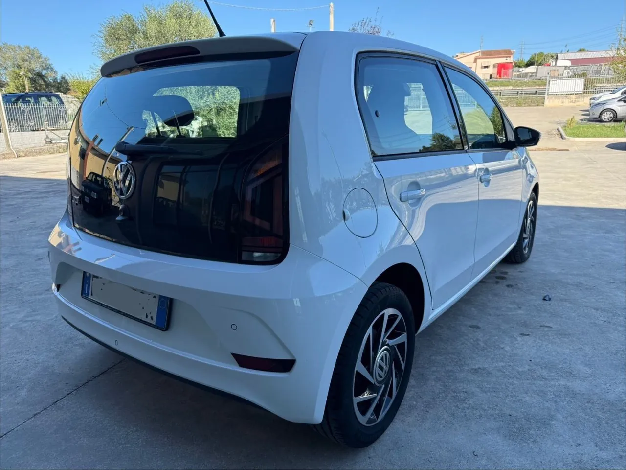 Volkswagen Up 2020 photo 4