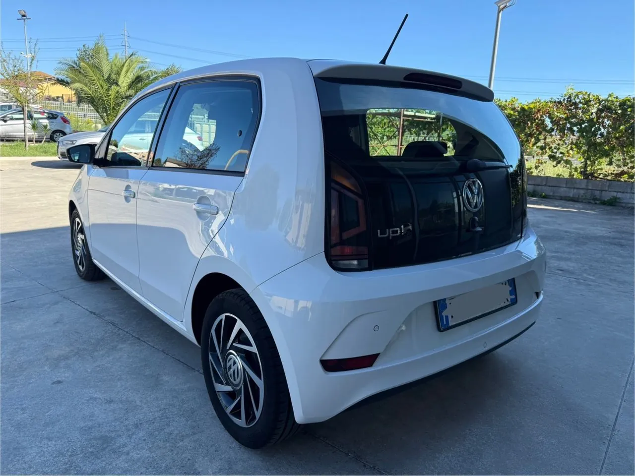 Volkswagen Up 2020 photo 3