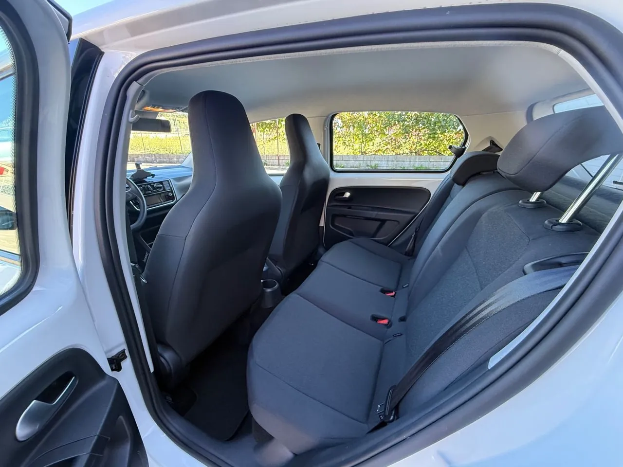 Volkswagen Up 2020 photo 5