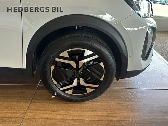 Peugeot 2008 2025 photo 3