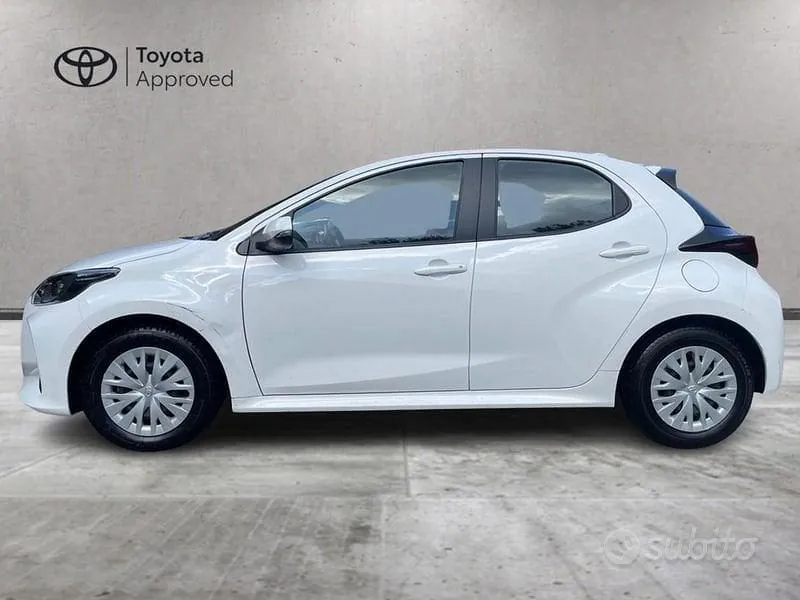 Toyota Yaris 2023 photo 3