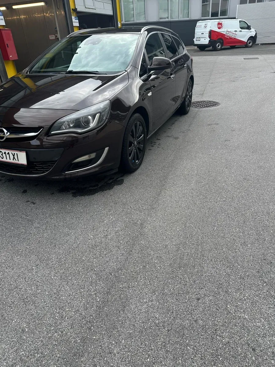 Opel Astra 2012 photo 3