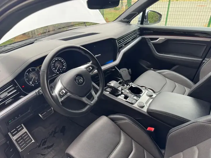Volkswagen Touareg 2020 photo 2