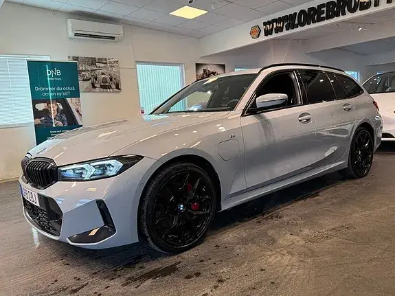 BMW 330E 2026 photo 2