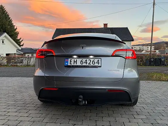 Tesla Model Y 2024 photo 4