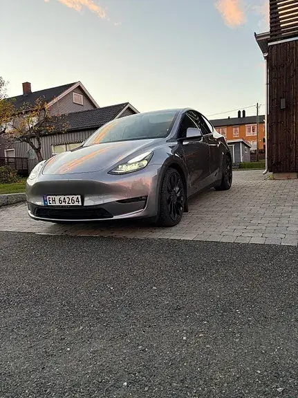 Tesla Model Y 2024 photo 2