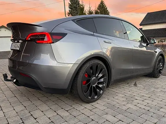 Tesla Model Y 2024 photo 5