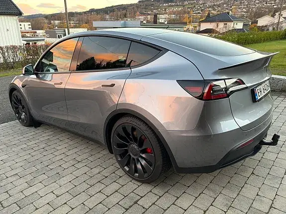 Tesla Model Y 2024 photo 3