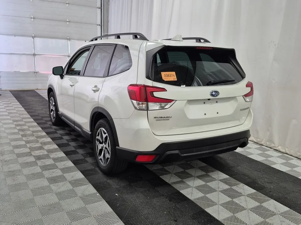 Subaru Forester 2023 photo 2
