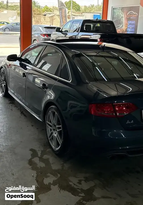 Audi A4 2011 photo 2