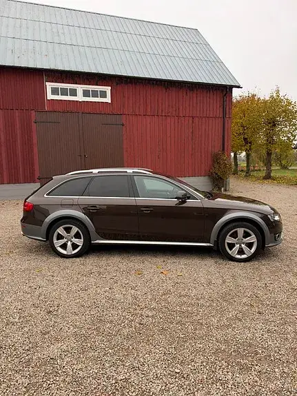 Audi A4 Allroad 2011 photo 4