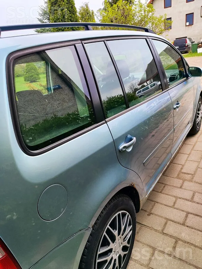 Volkswagen Touran 2007 photo 2