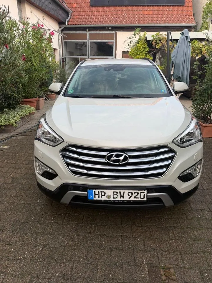 Hyundai Grand Santa Fe