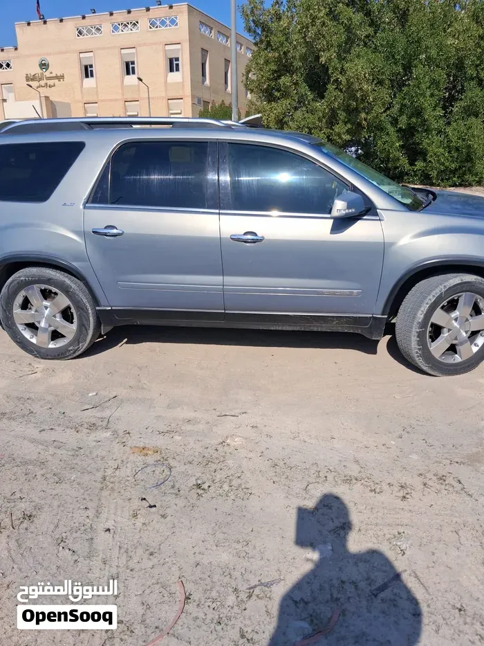 GMC Acadia 2007 photo 2