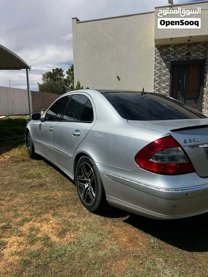 Mercedes-Benz E-Class 2009 photo 4