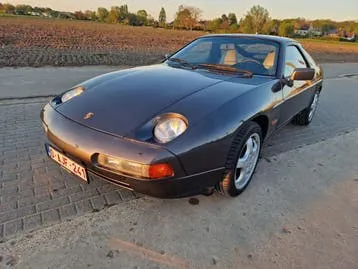 Porsche 928