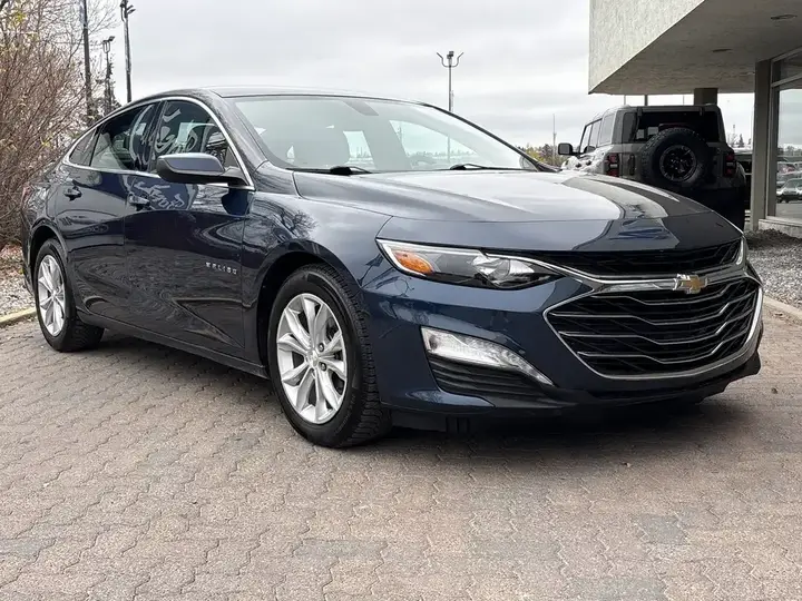 Chevrolet Malibu 2021 photo 2