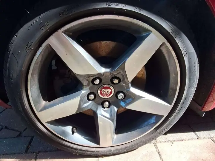 Jaguar Xe 2018 photo 5