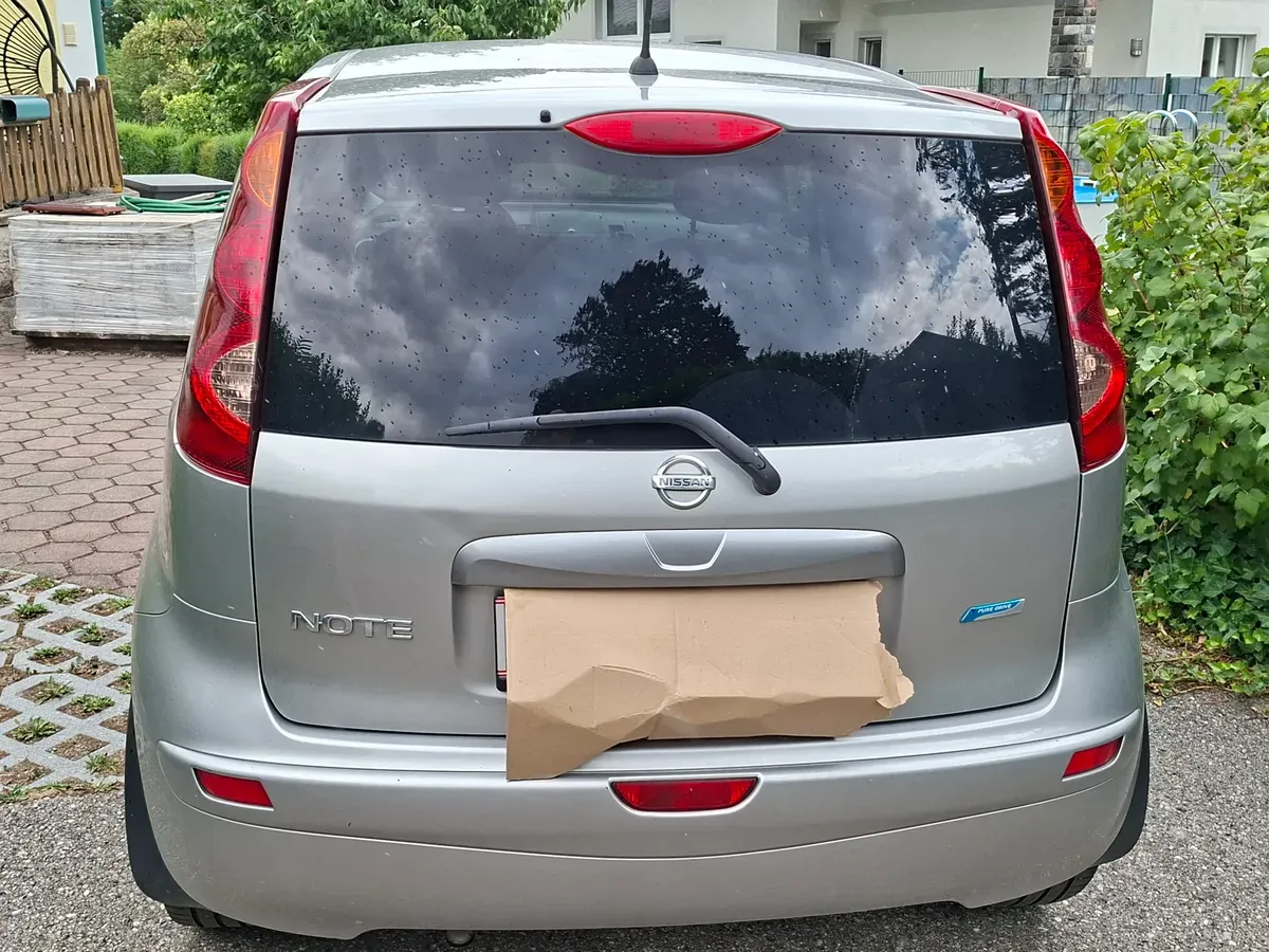 Nissan Note 2011 photo 3