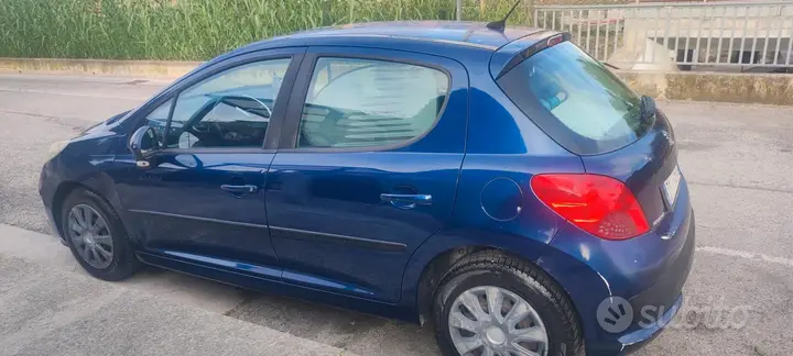Peugeot 207 2009 photo 2