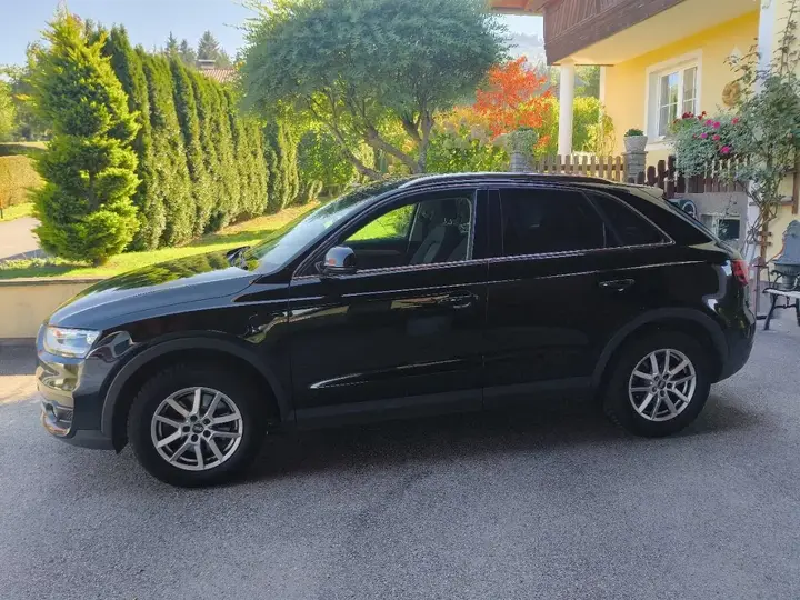 Audi Q3 2012 photo 2