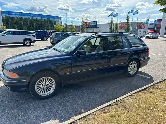 BMW 523I