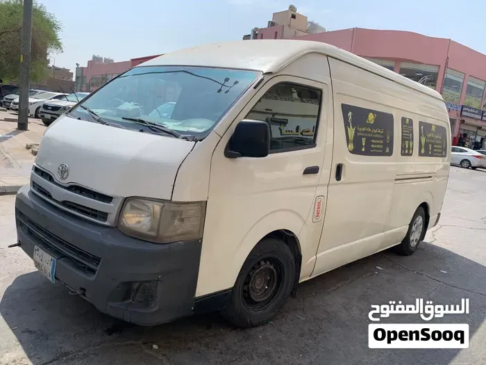 Toyota Hiace 2011 photo 3