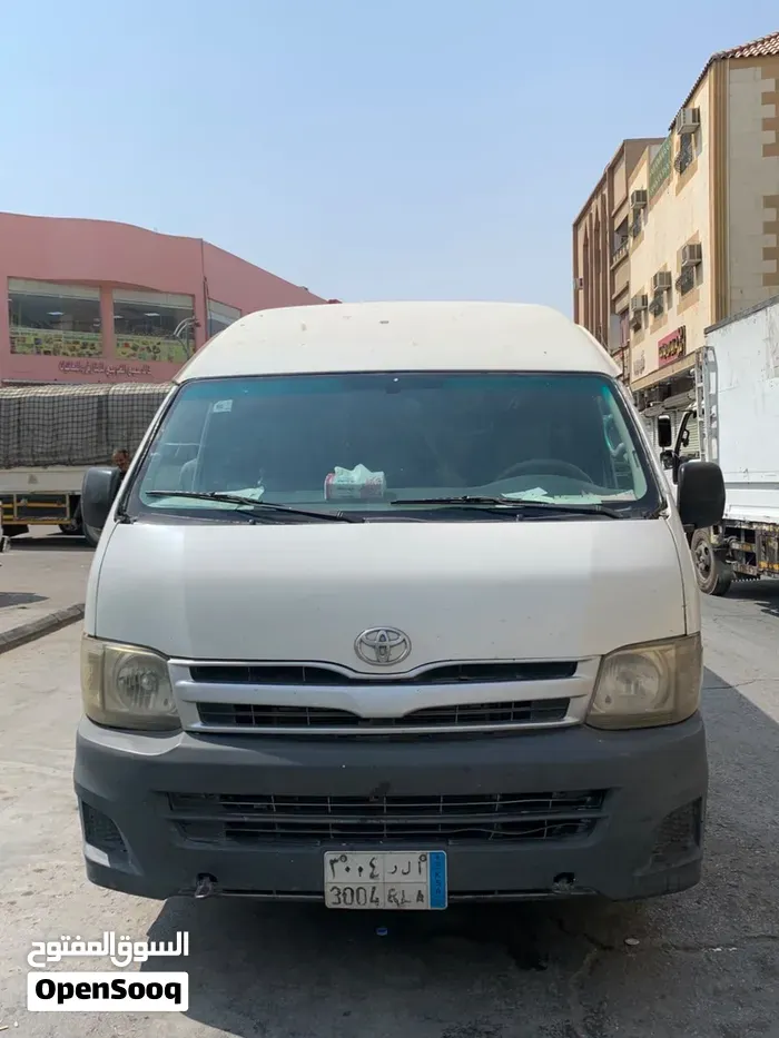 Toyota Hiace 2011 photo 2