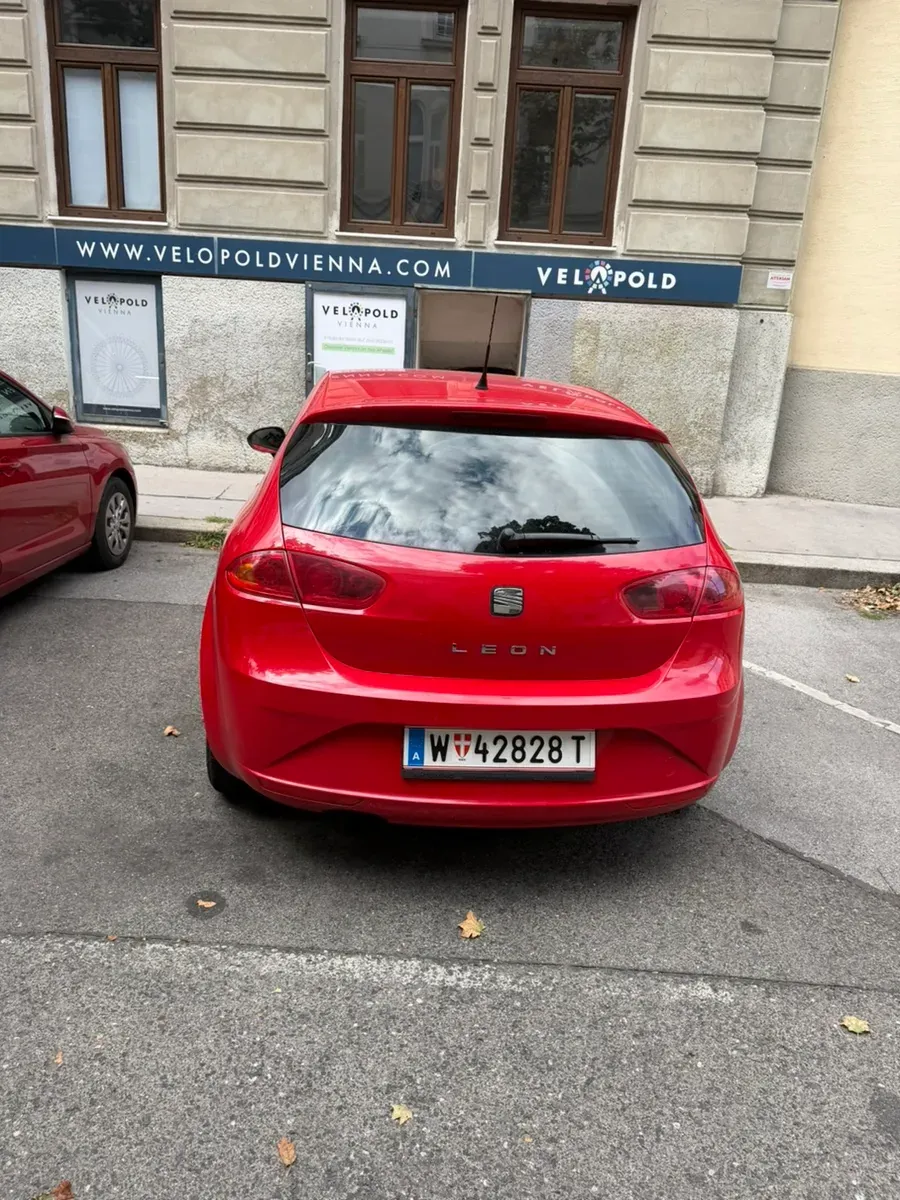 Seat Leon 2010 photo 2