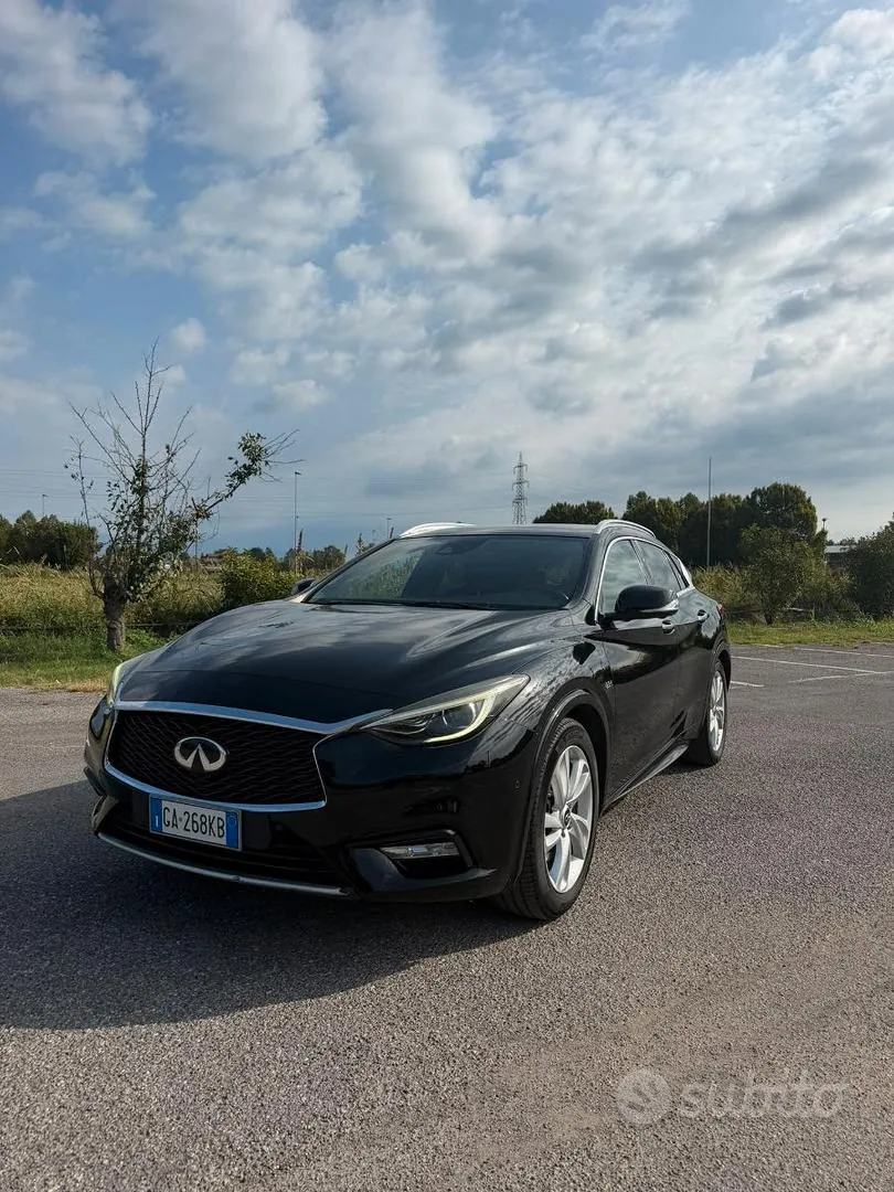 Infiniti Q30