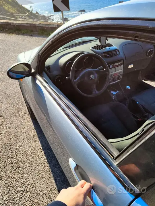 Alfa Romeo 147 2004 photo 2