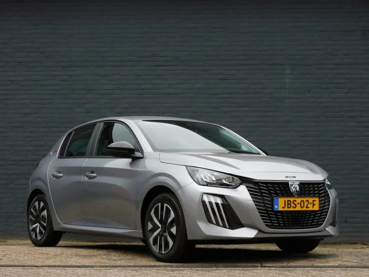 Peugeot 208 2025 photo 2