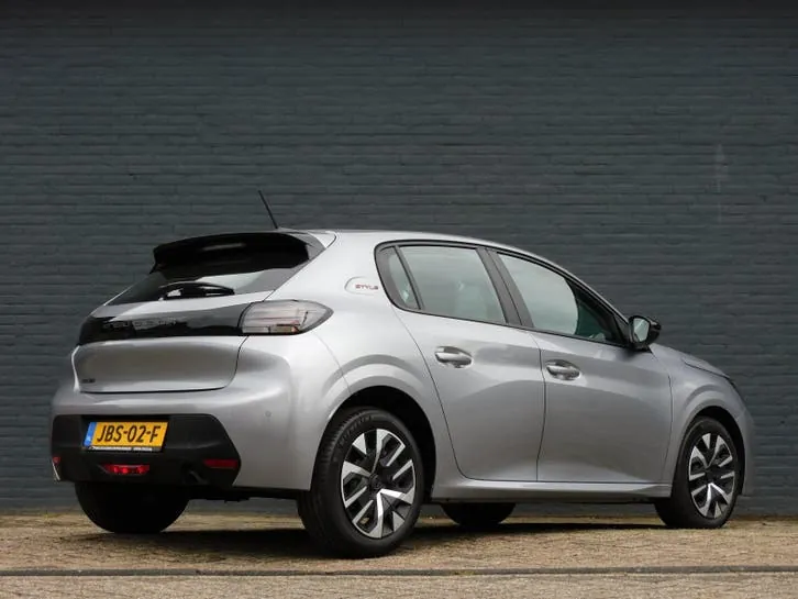 Peugeot 208 2025 photo 3