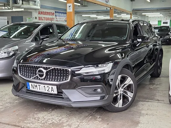 Volvo V60 Cross Country 2019 photo 2