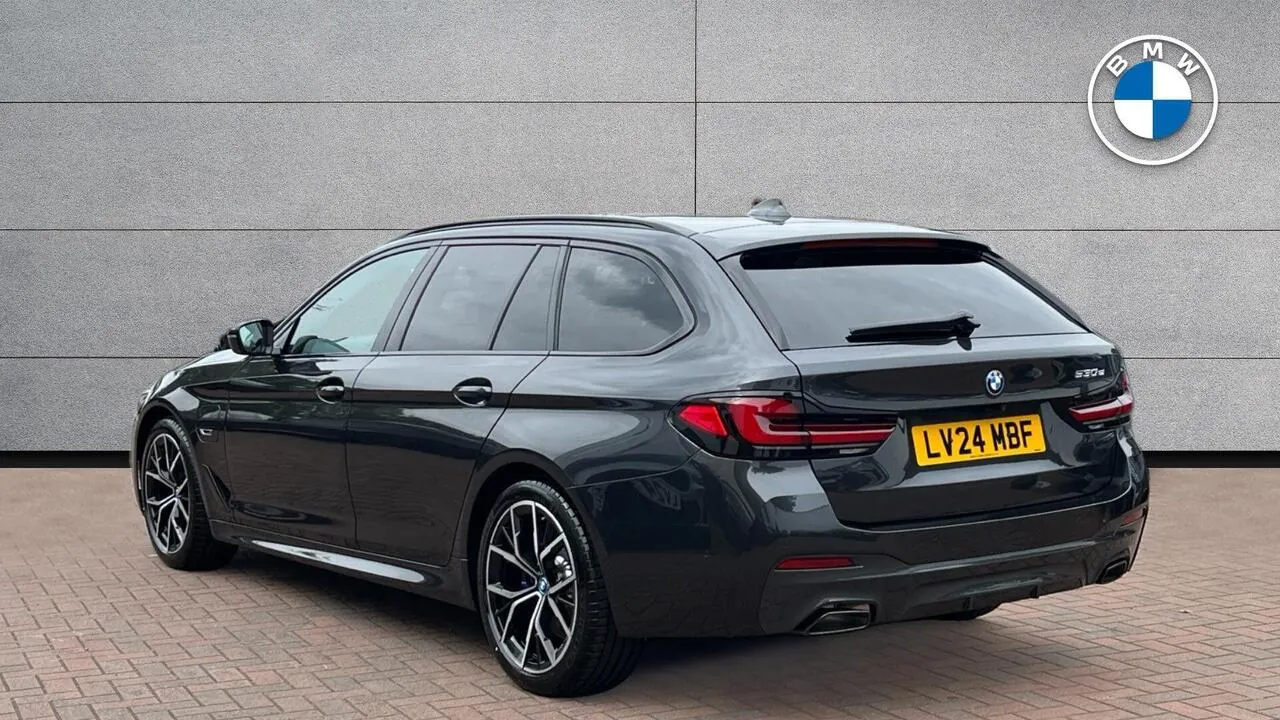 BMW 5 Series 2024 photo 2