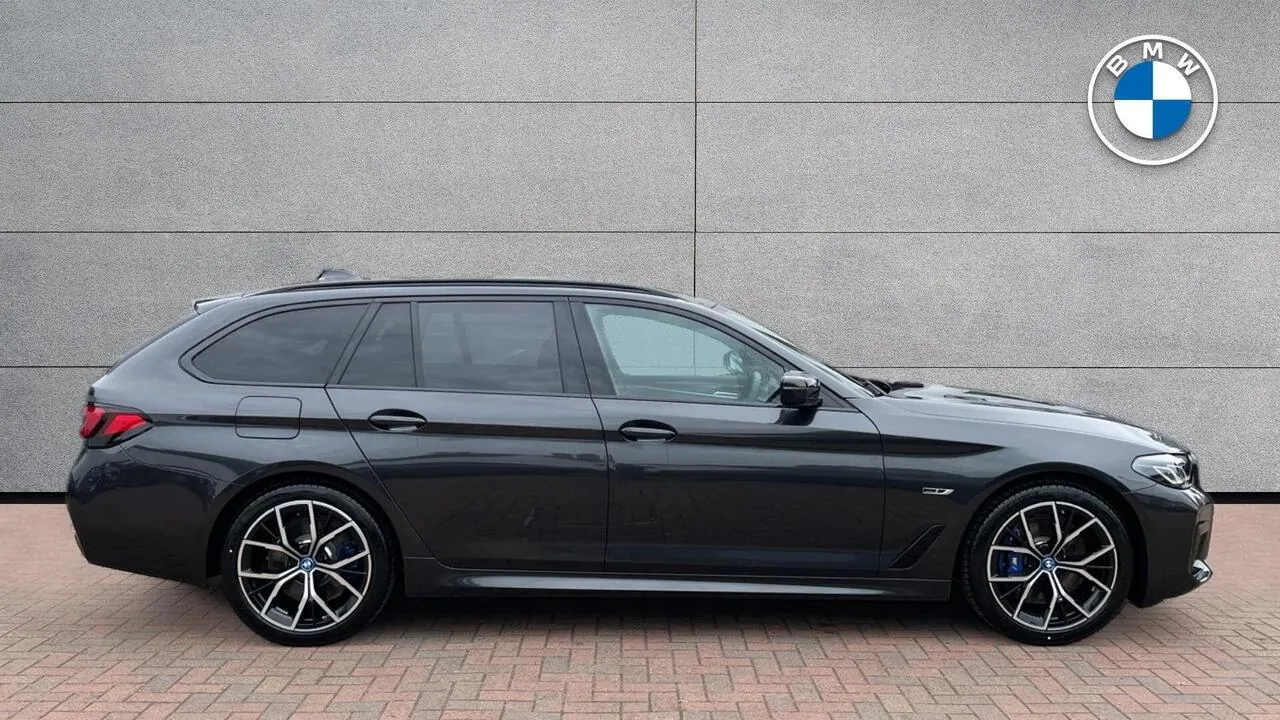 BMW 5 Series 2024 photo 3