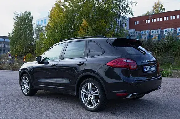 Porsche Cayenne 2011 photo 2