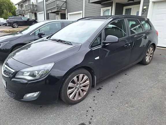 Opel Astra 2011 photo 3