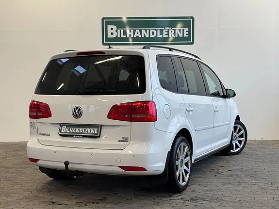 Volkswagen Touran 2011 photo 2
