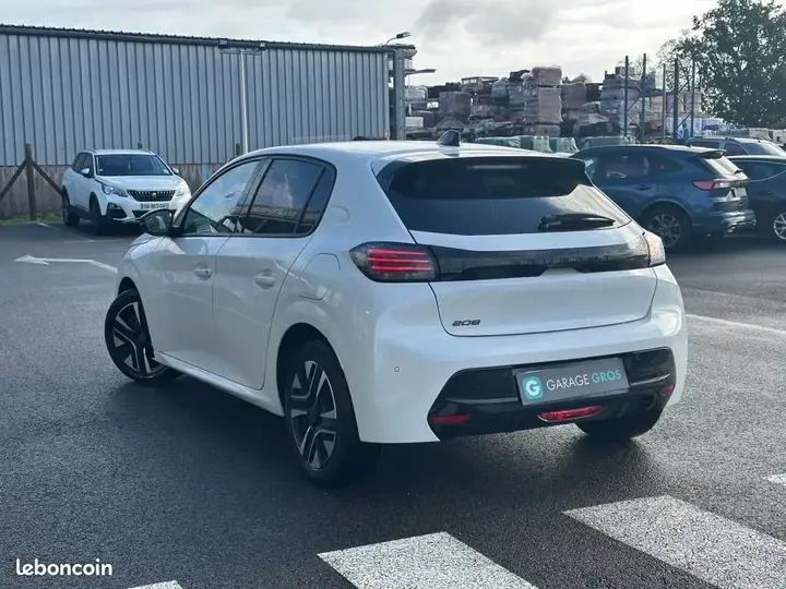 Peugeot 208 2024 photo 2
