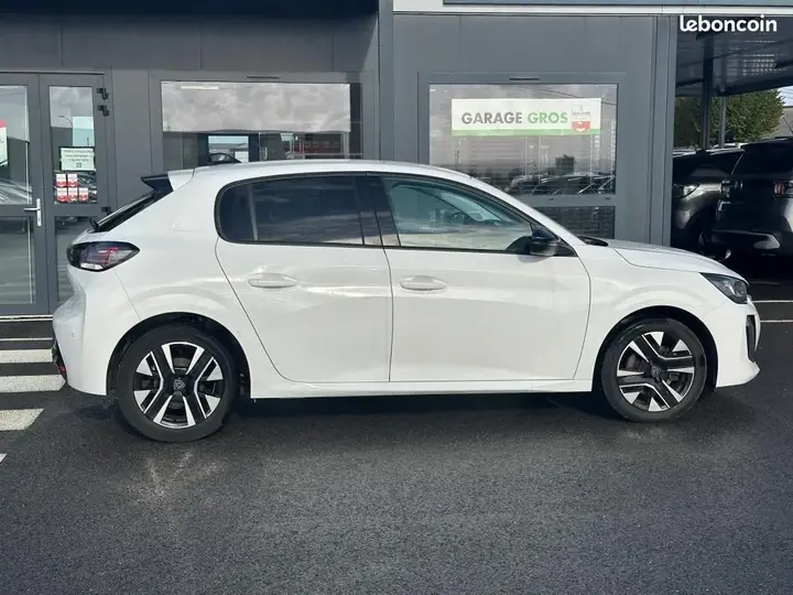 Peugeot 208 2024 photo 3