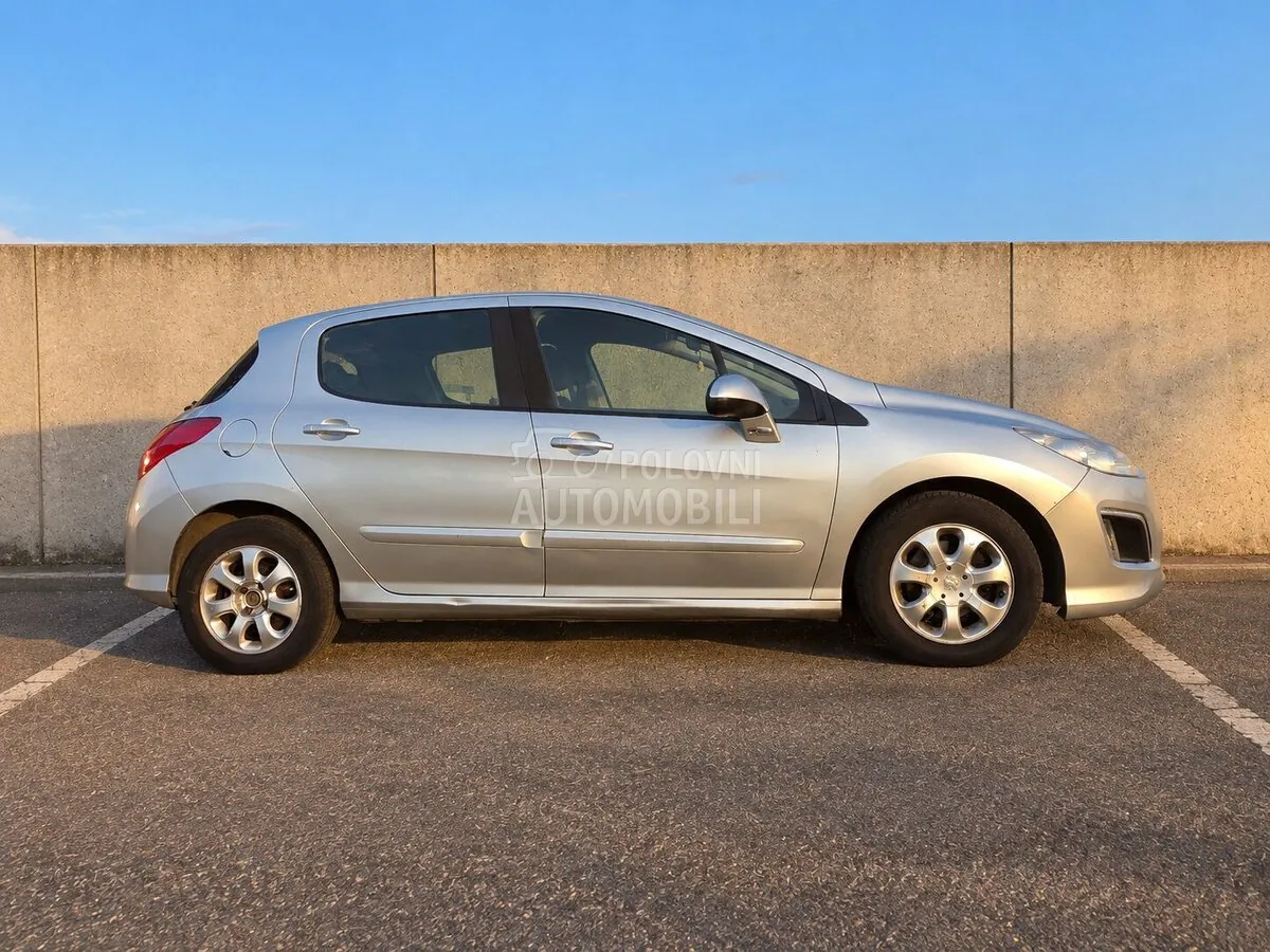 Peugeot 308 2013 photo 2