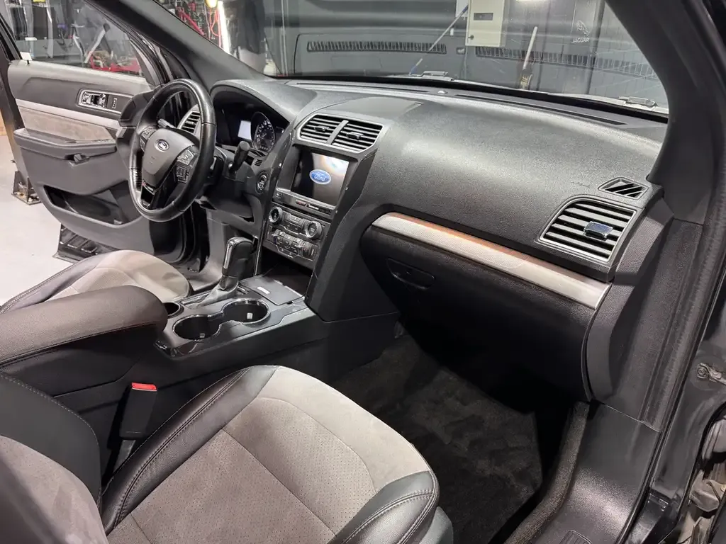 Ford Explorer 2017 photo 5
