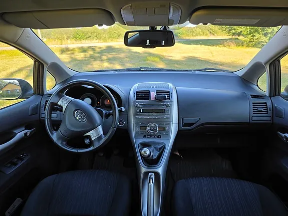 Toyota Auris 2008 photo 3