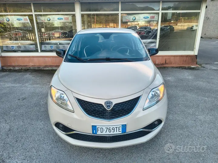 Lancia Ypsilon 2016 photo 2