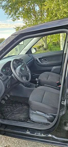 Skoda Fabia 2011 photo 4