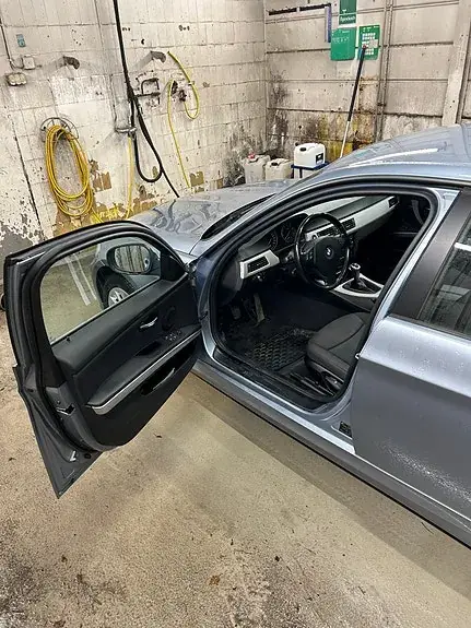 BMW 320I 2011 photo 4