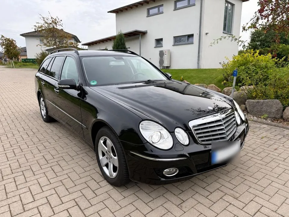 Mercedes-Benz E200