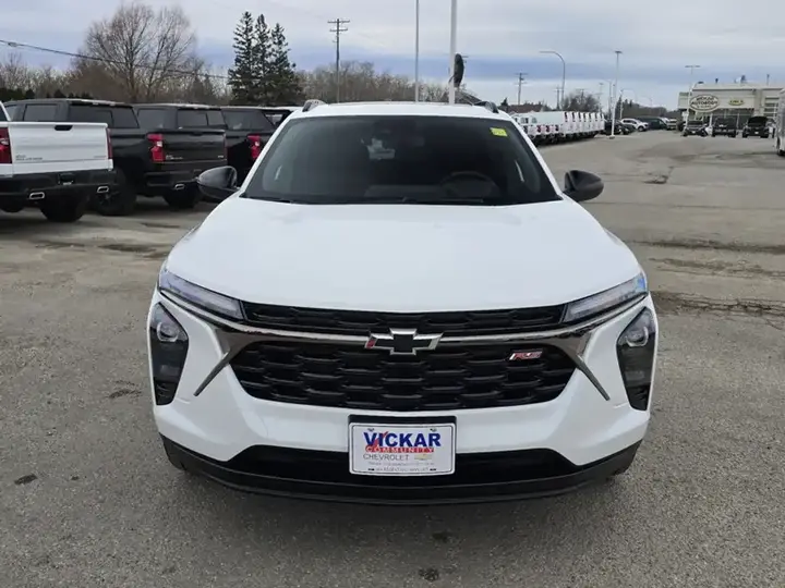 Chevrolet Trax 2026 photo 2
