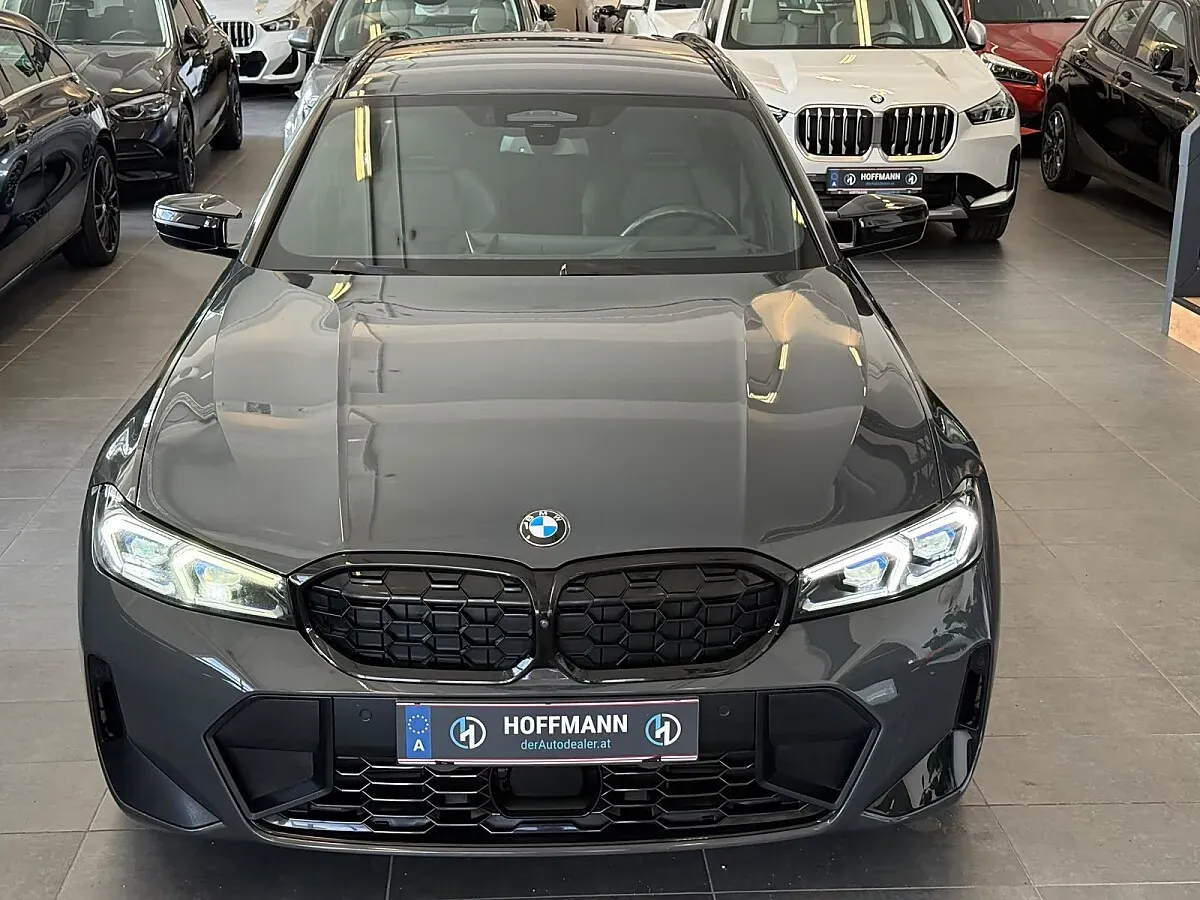 BMW 3 Series 2023 photo 2
